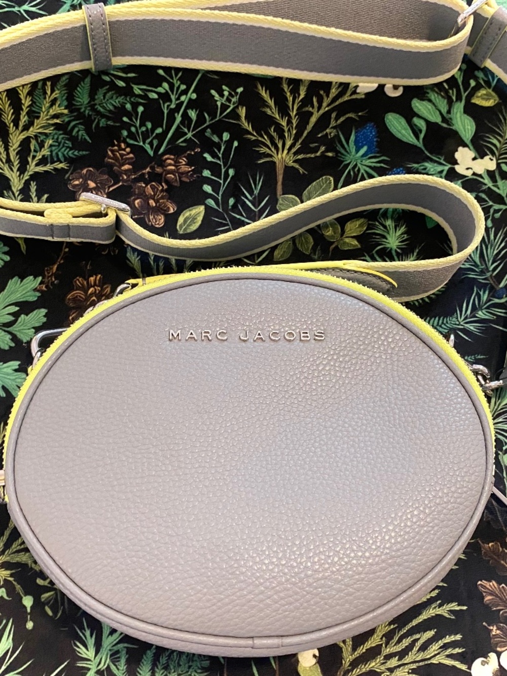 Marc Jacobs Round Canteen Crossbody Bag Gray Pebbled Leather Neon Yellow Trim